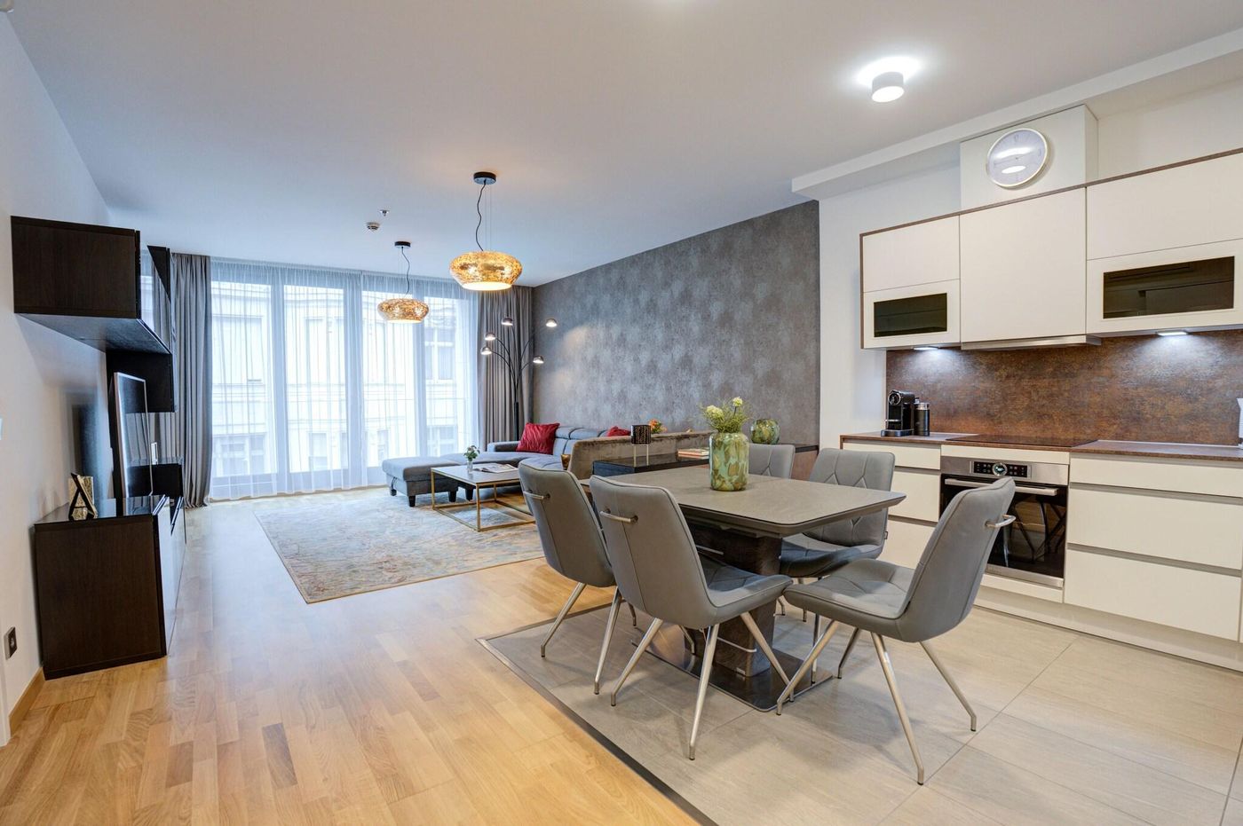 Hotel-Emerald---Suites-Room-47