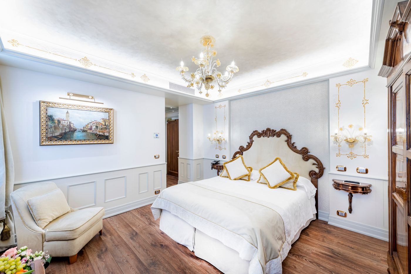 Monaco-and-Grand-Canal-Room-19