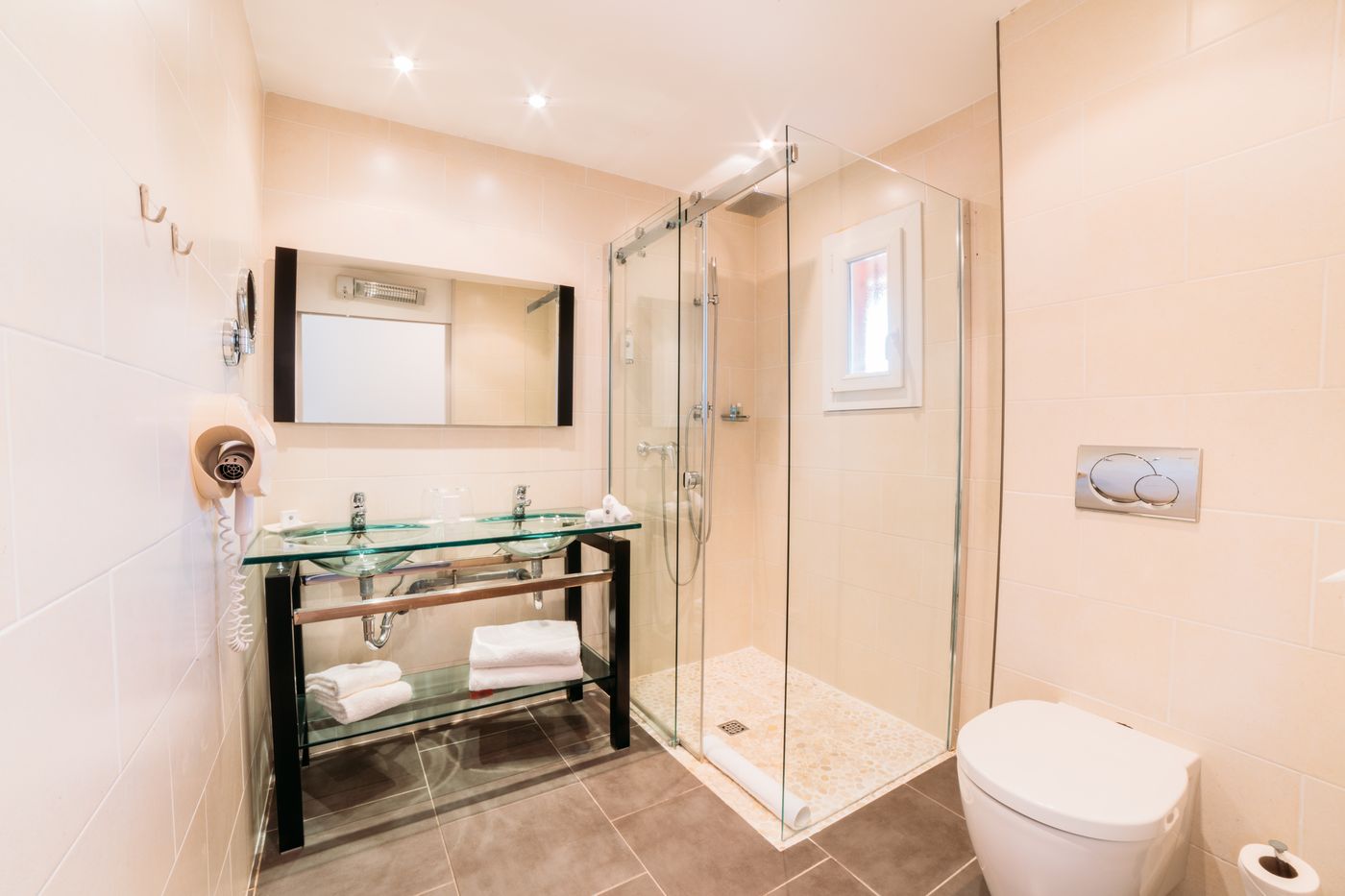 Font-Mourier-Hotel-Room-42