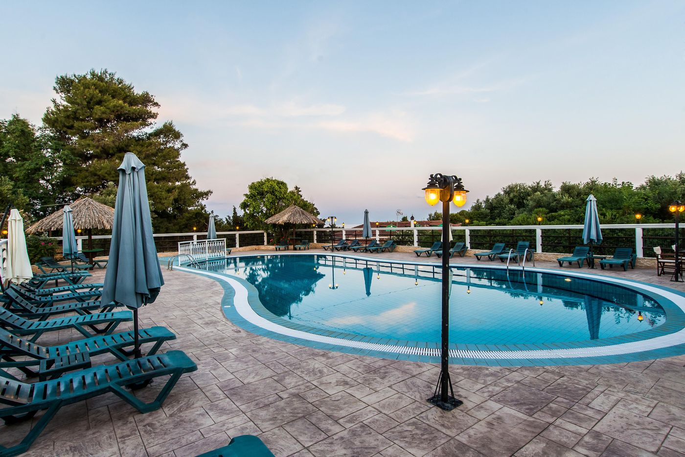 Bozikis-Palace-Hotel-Pool-2