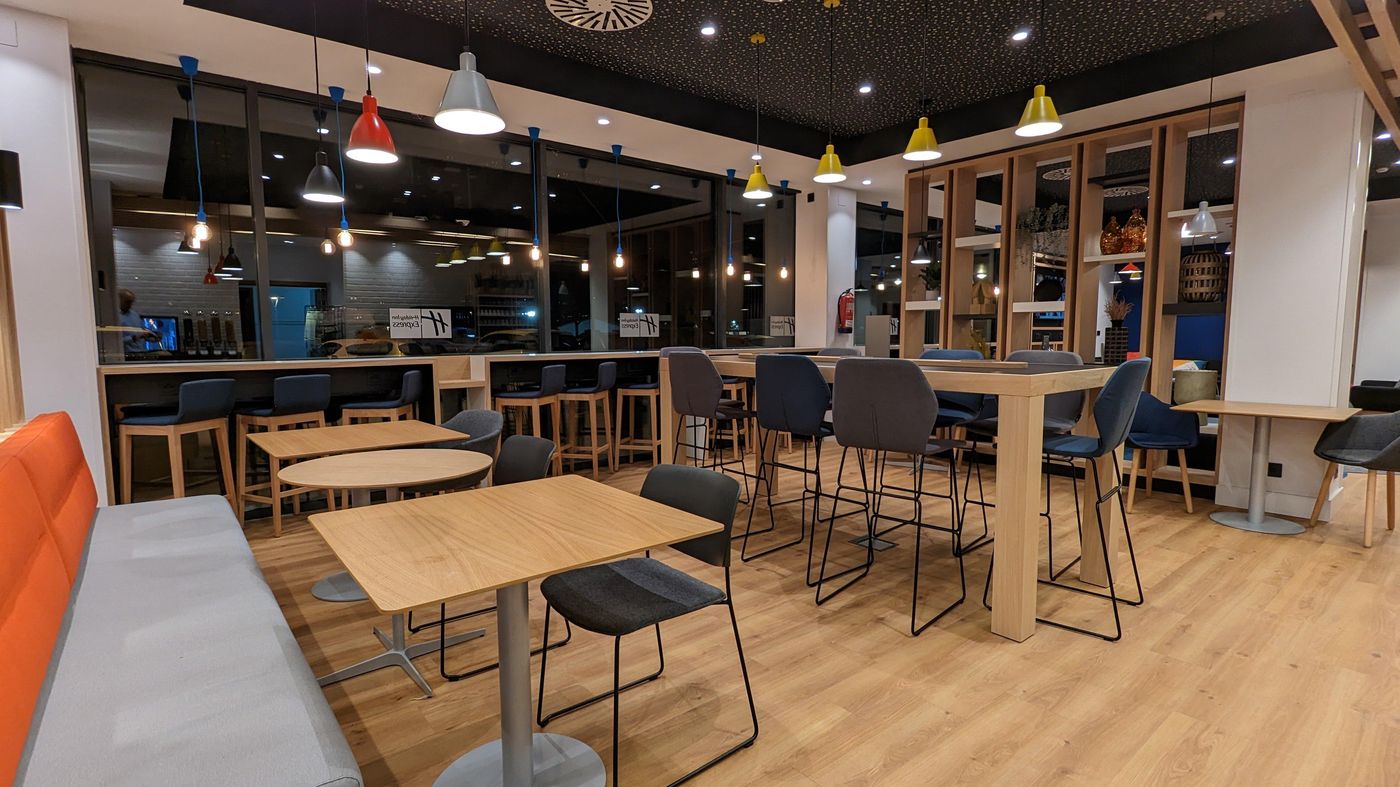 Holiday Inn Express Bilbao Airport-Spain-DERIO-General view-7