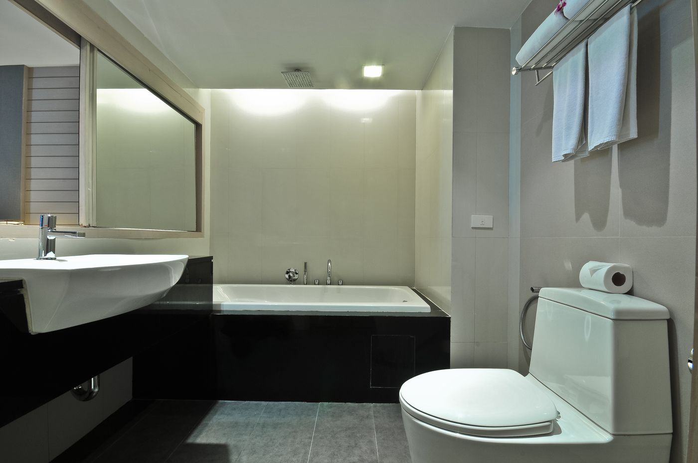 The-Ashlee-Heights-Patong-Room-12