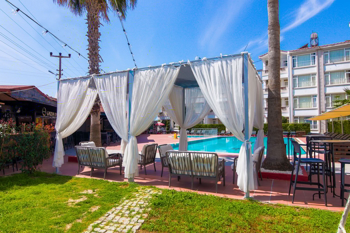 New Garden Luna Side Apart Hotel