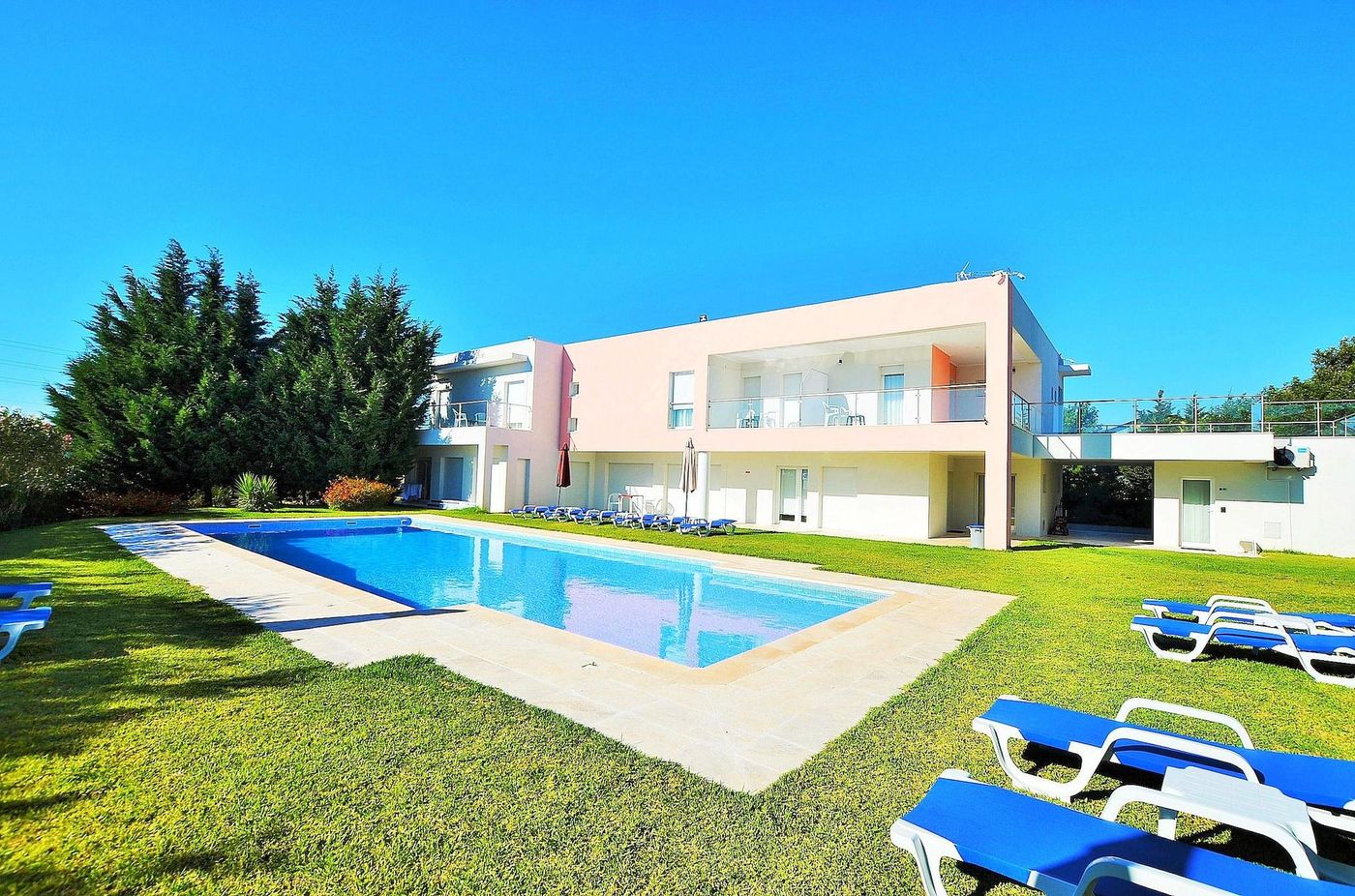HILLTOP-OASIS---Lisbon-Lux-Oeiras-Resorts-Pool-56