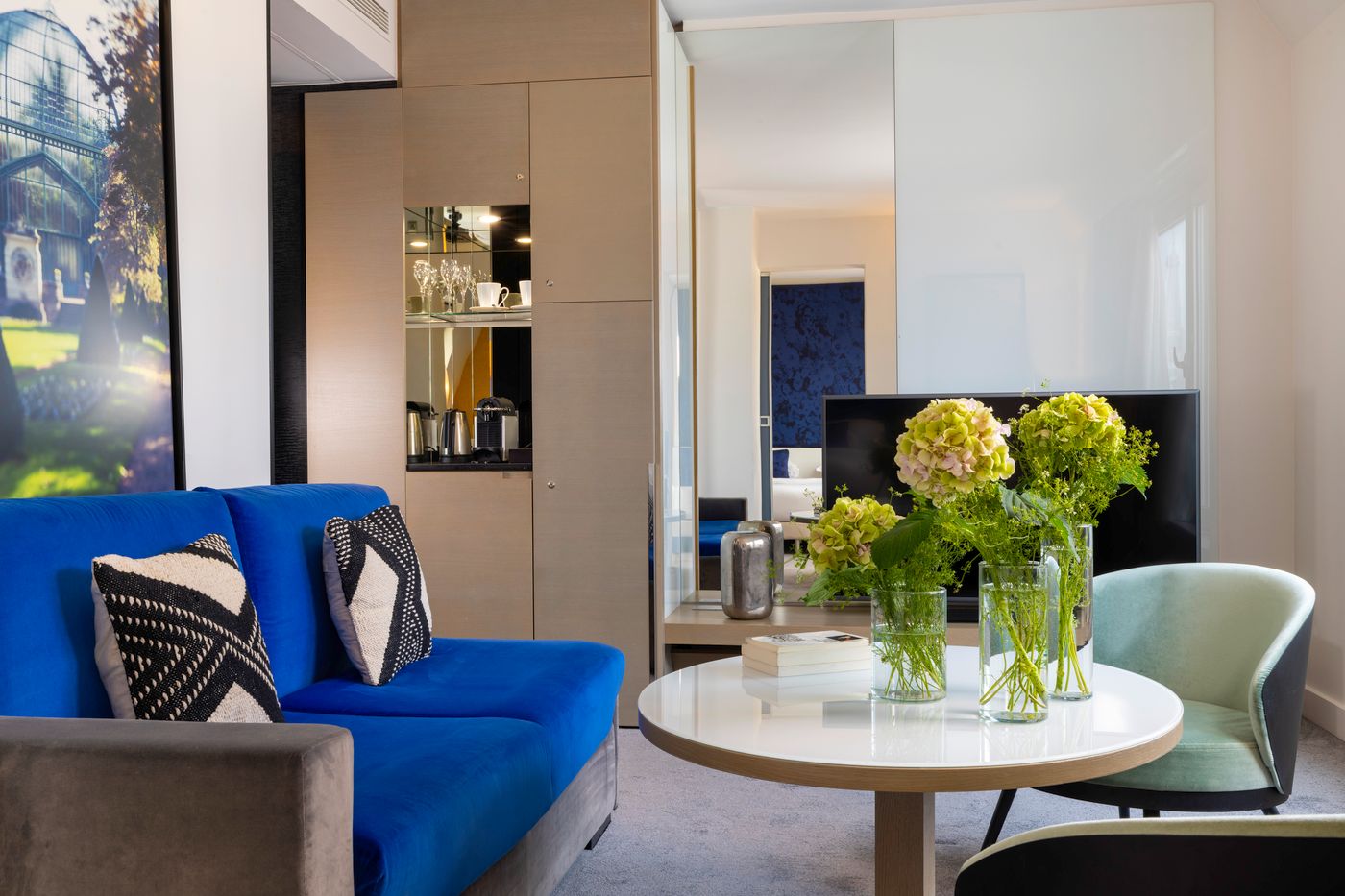 La-Villa-Maillot---Arc-de-Triomphe-Room-31