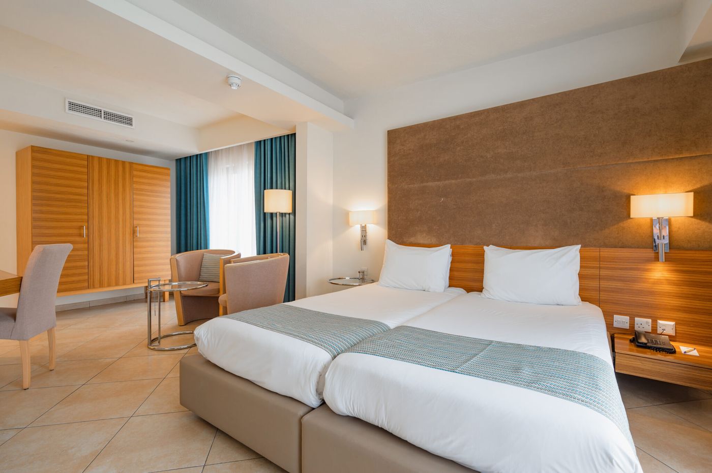 Maritim-Antonine-Hotel---Spa-Room-13