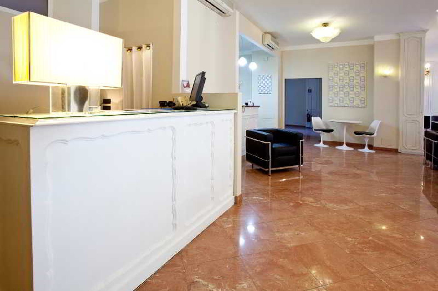 Tourist - Italy - Torino - Lobby - 2