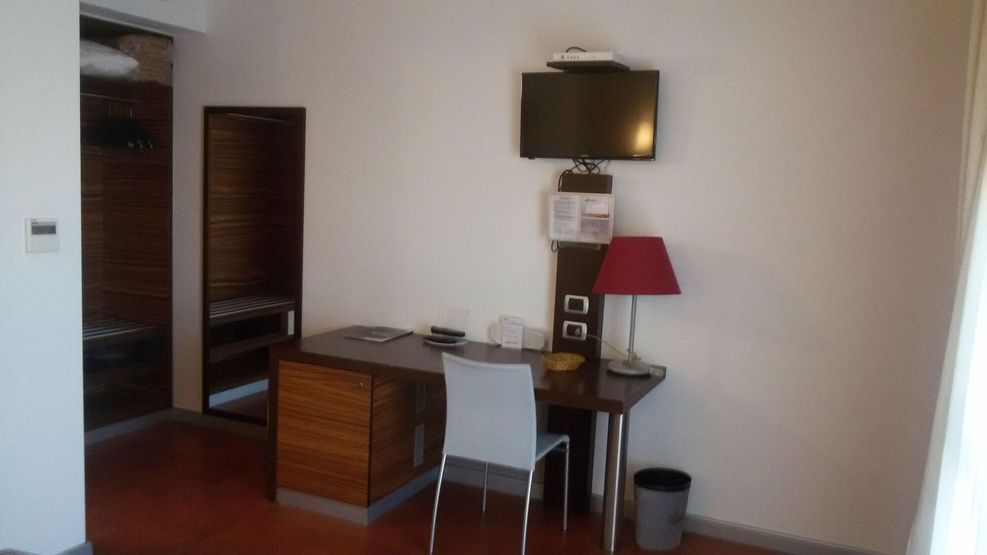 Hotel-Bed---Business-Room-14