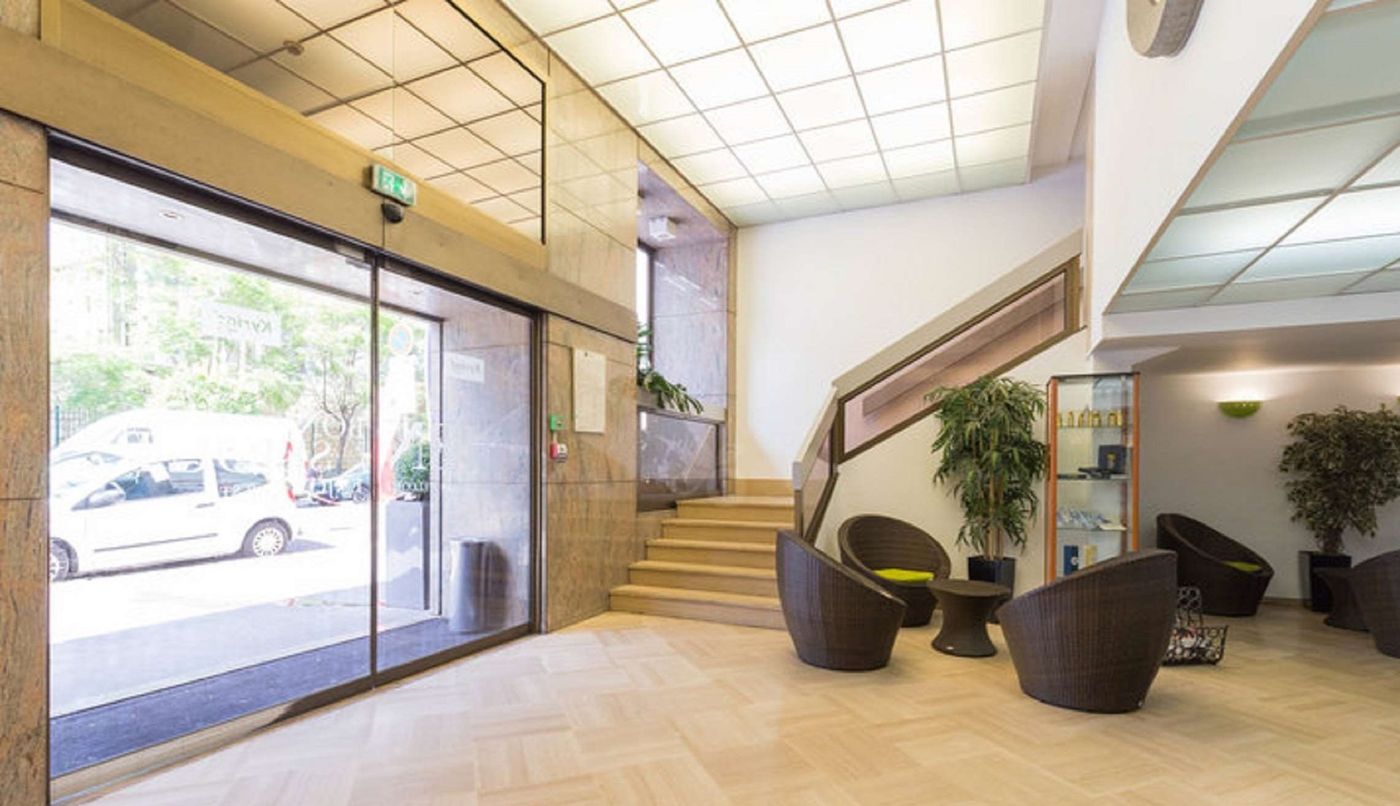 Kyriad-Nice-Centre-Gare-Lobby-33