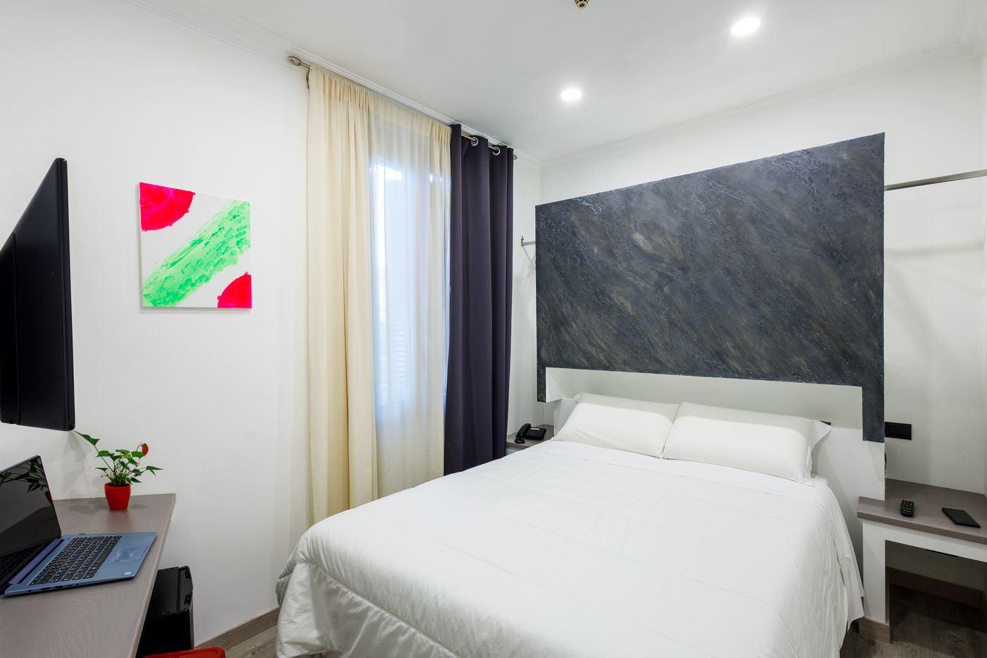 Crossroad-Hotel-Room-18