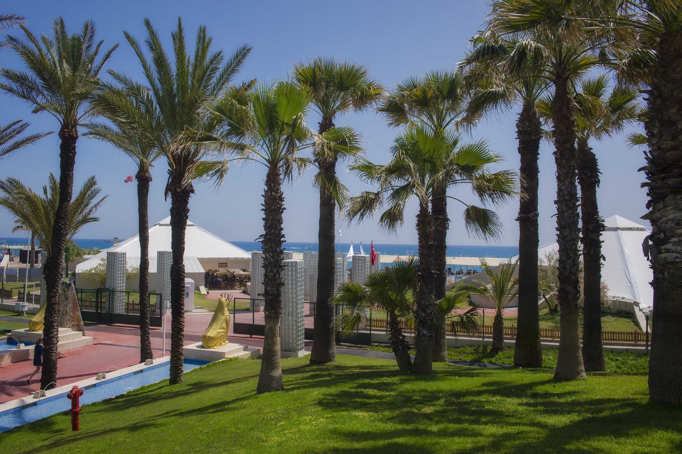 Seven-Seas-Hotel-Blue-Restaurant-13