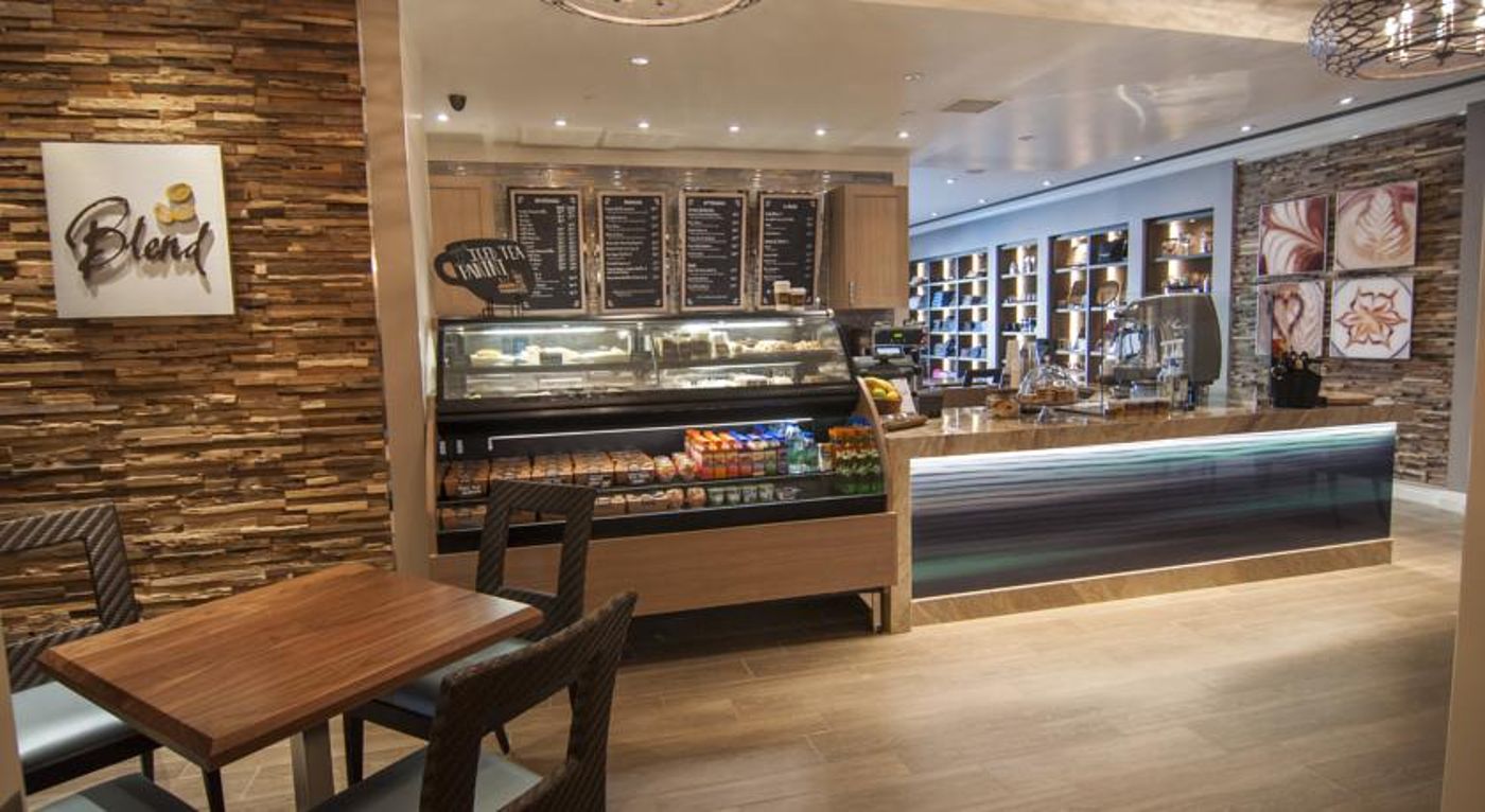 Balboa-Bay-Resort-Bar-15