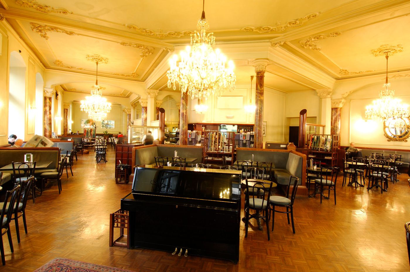 Central-Austria-INNSBRUCK-Restaurant-6