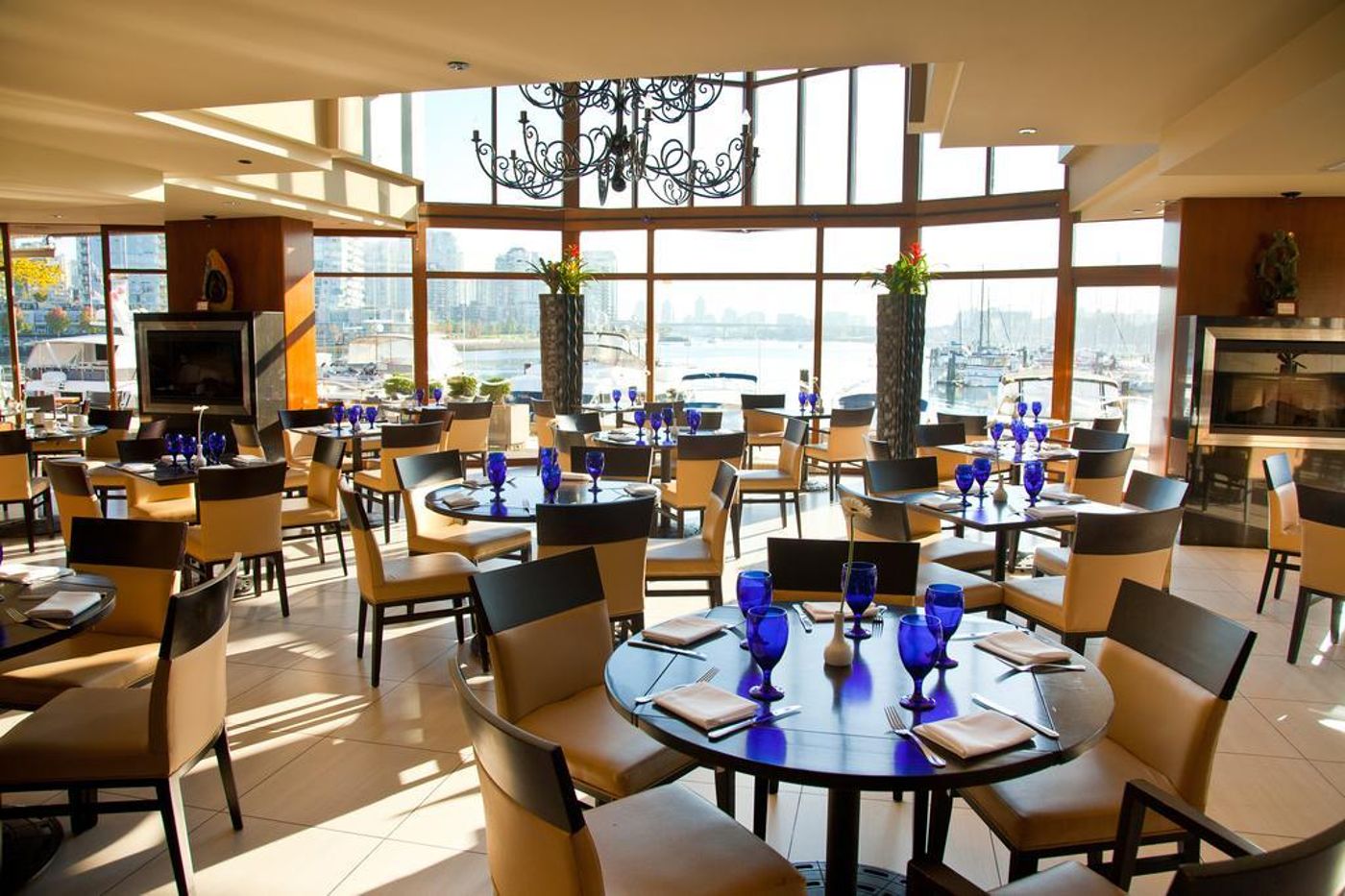 Granville-Island-Hotel-Restaurant-24