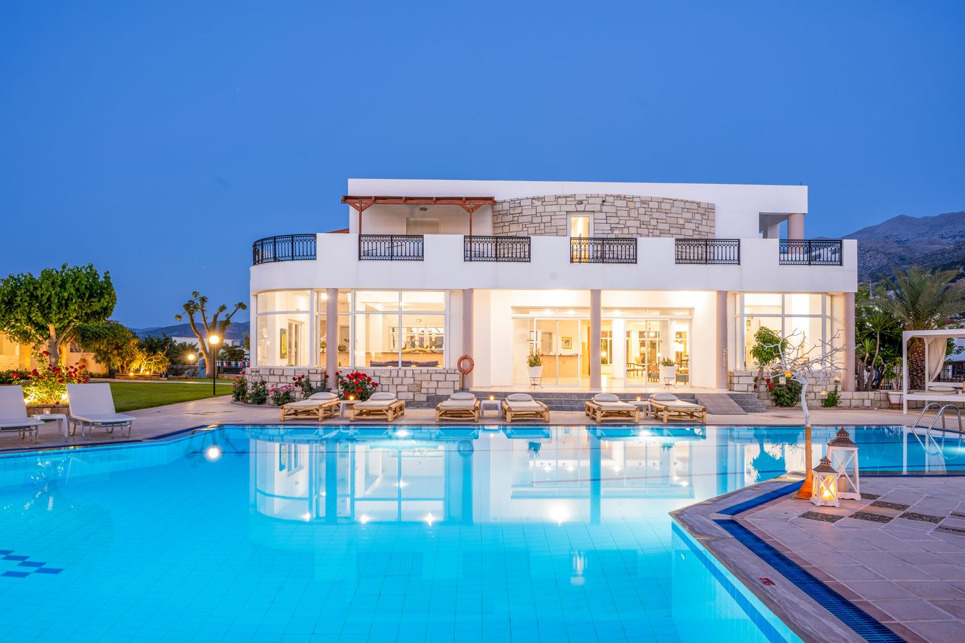 Maria-Rousse-Studios-Pool-12