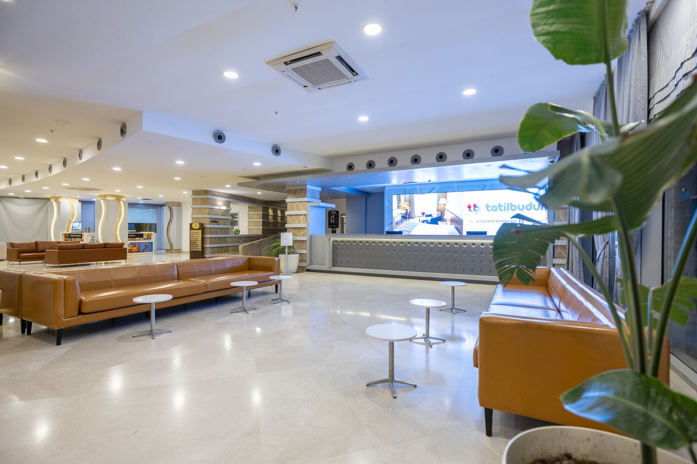 Grand-Park-Bodrum-Lobby-54