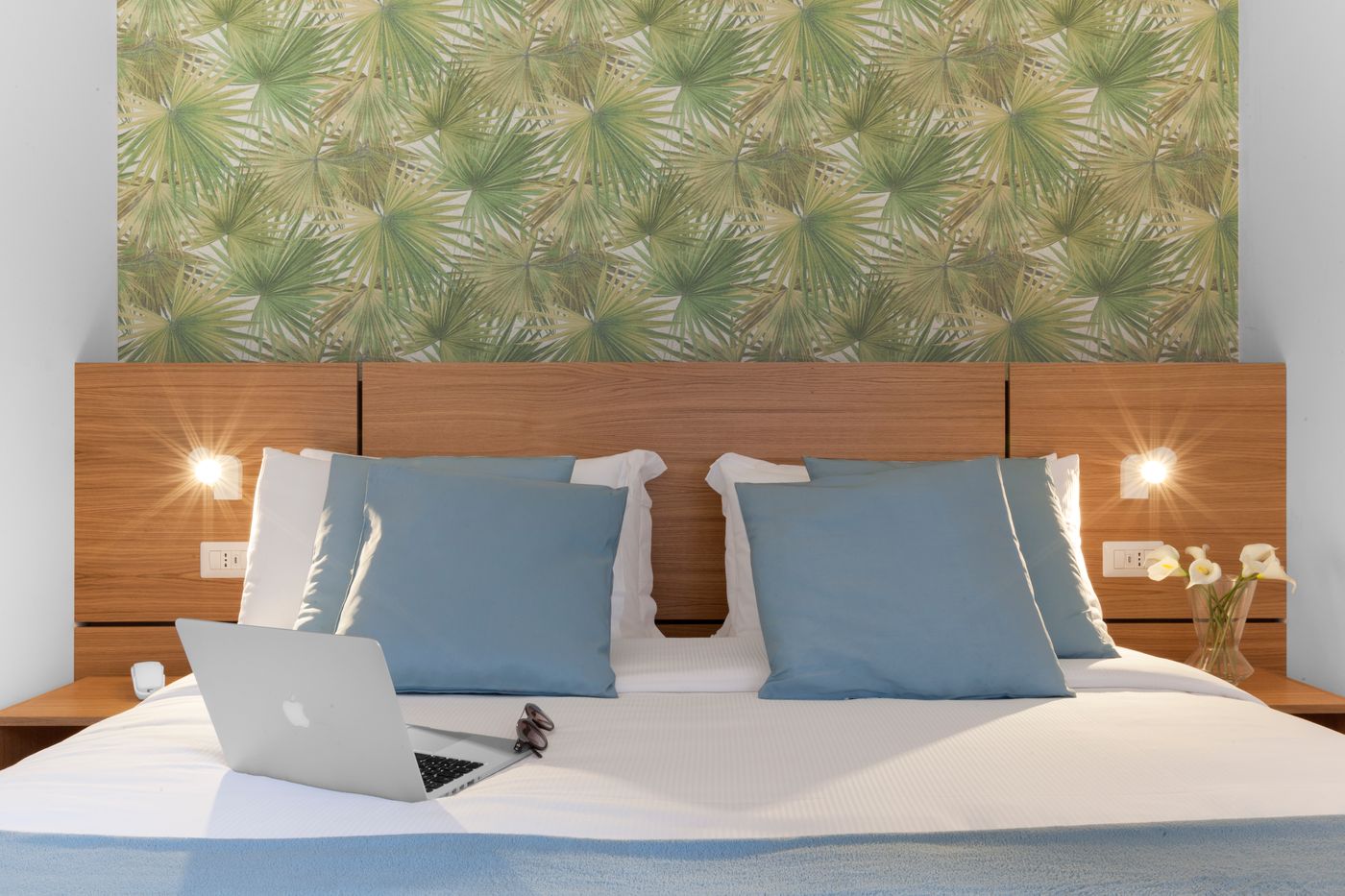 Unconventional-Sorrento-Coast-Room-32