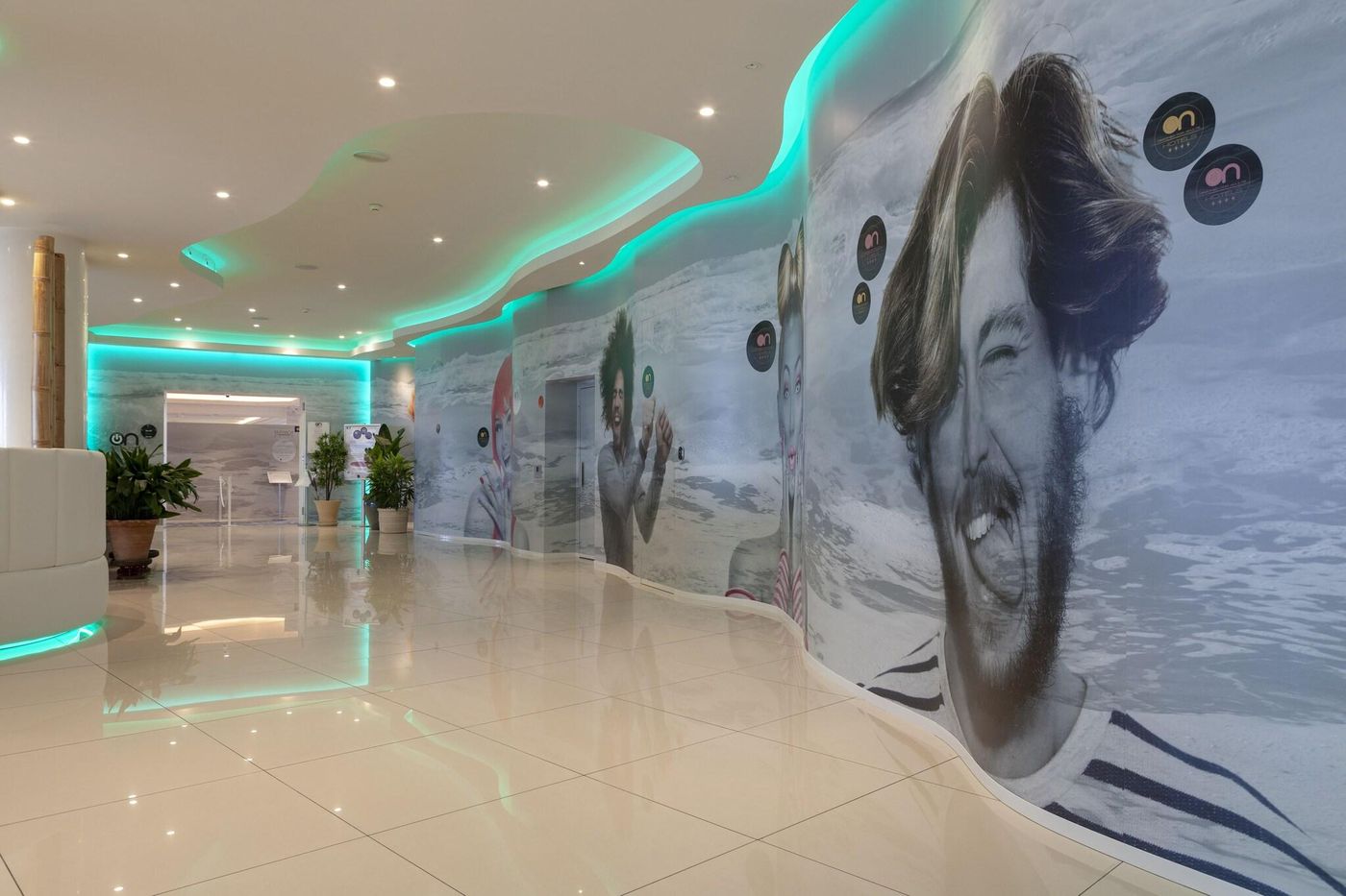 Onhotels-Ocean-Front-Lobby-59