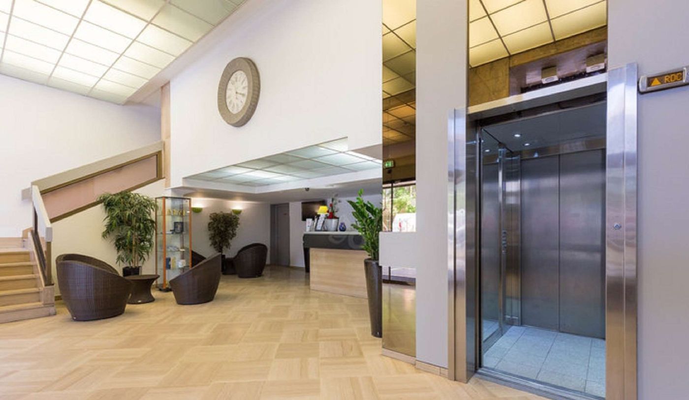 Kyriad-Nice-Centre-Gare-Lobby-34