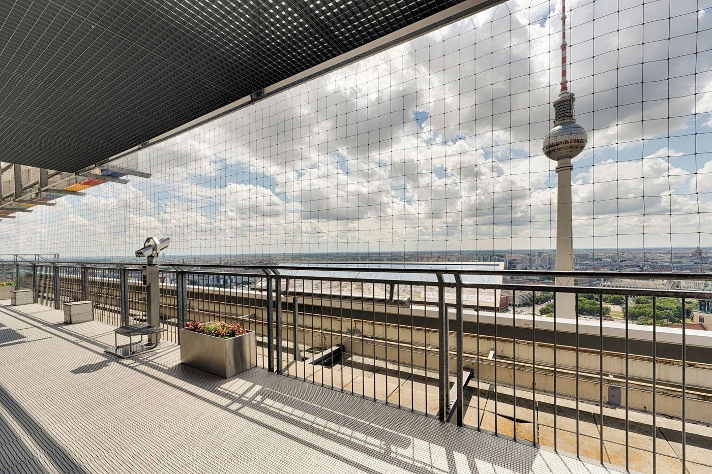 Park-Inn-by-Radisson-Berlin-Alexanderplatz-Terrace-83