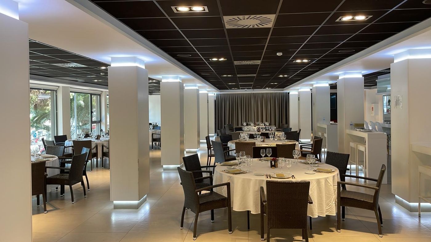 Melina-Conferences-30