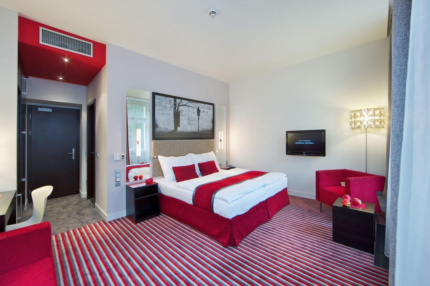 Red---Blue-Design-Room-3