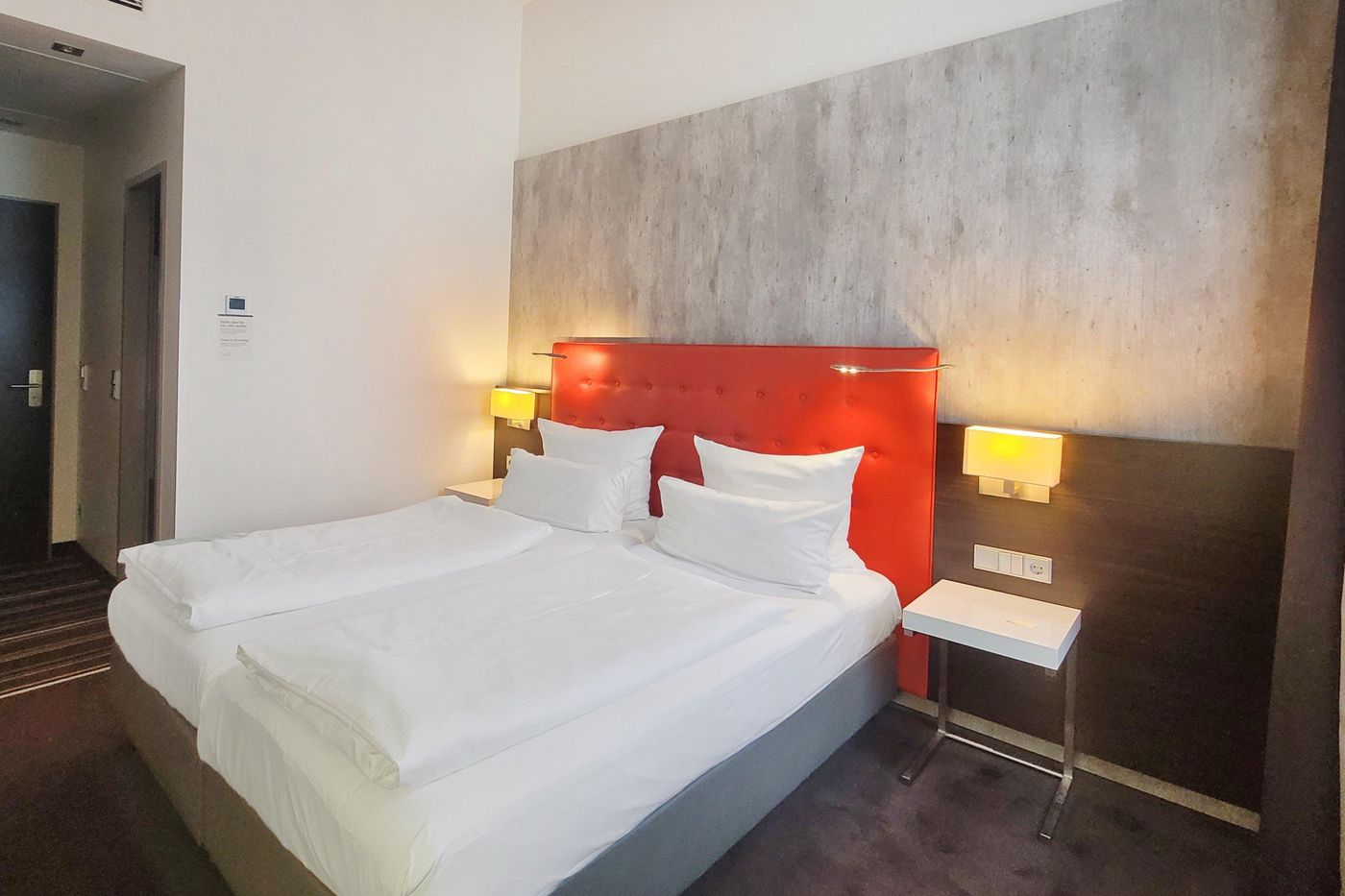 Select-Hotel-Berlin-The-Wall-Room-32