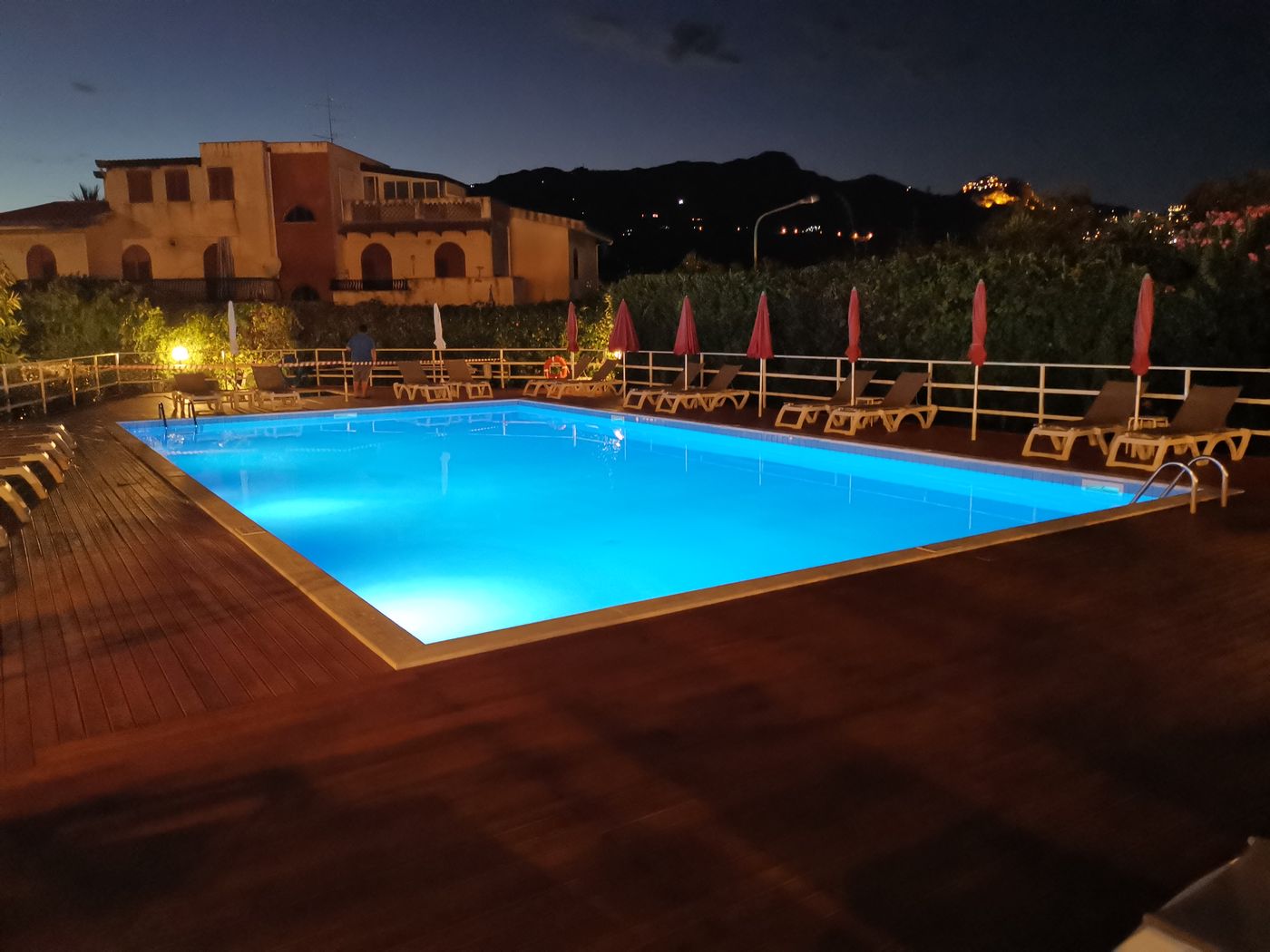 Residence-Villa-Giardini-Pool-5