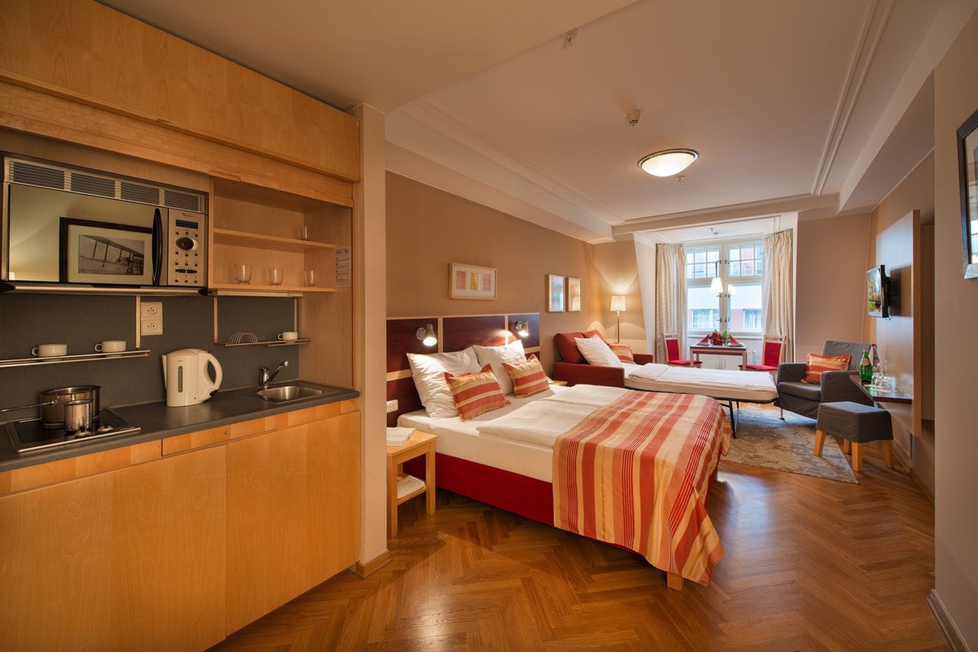 EA-Hotel-Julis-Room-6