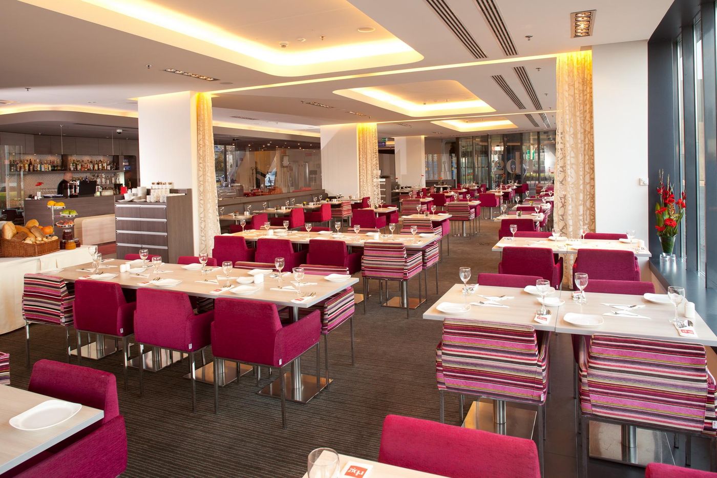 Park-Inn-by-Radisson-Krakow-Restaurant-45