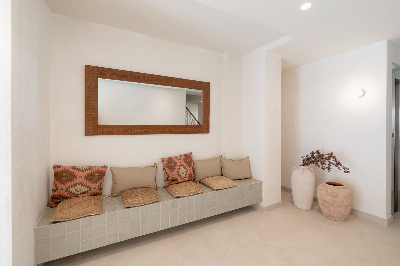 Internacional-Hotel-Lobby-24