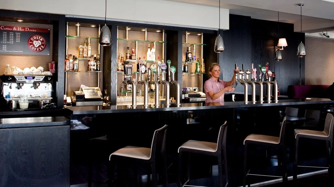 Leonardo-Hotel-Dublin-Christchurch---Jurys-Inn-Bar-8