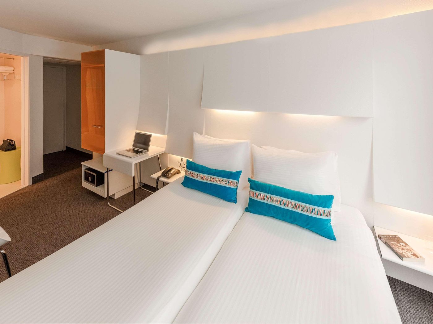 ibis-Styles-Amsterdam-Central-Station-Room-36