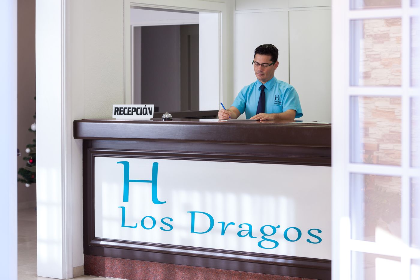 Los-Dragos-Del-Norte-Lobby-38