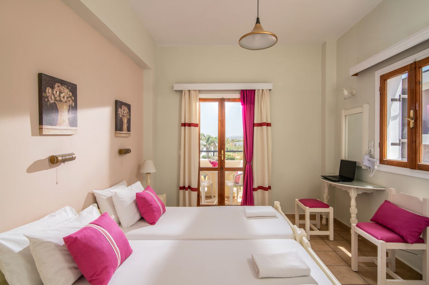 Semiramis-Apartments-Room-8