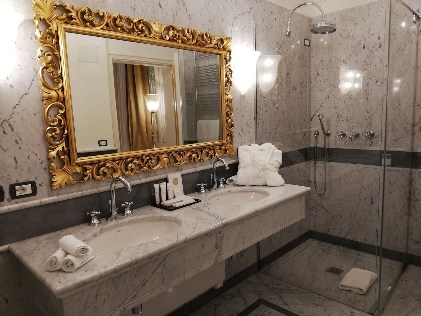 Ca-Bonfadini-Historic-Experience-Room-48