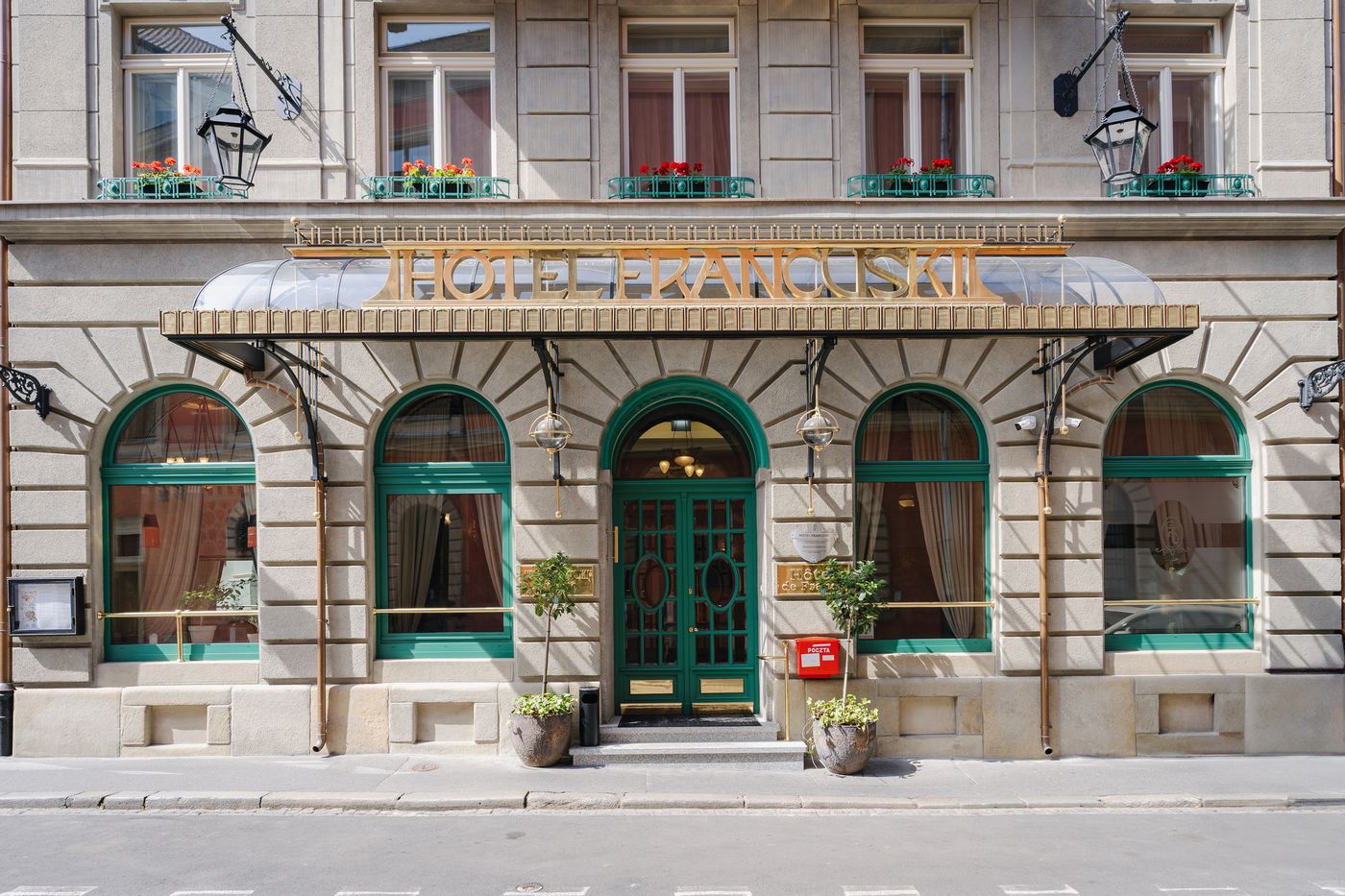 Hotel-H15-Francuski-Old-Town---Destigo-Hotels-General-view-2