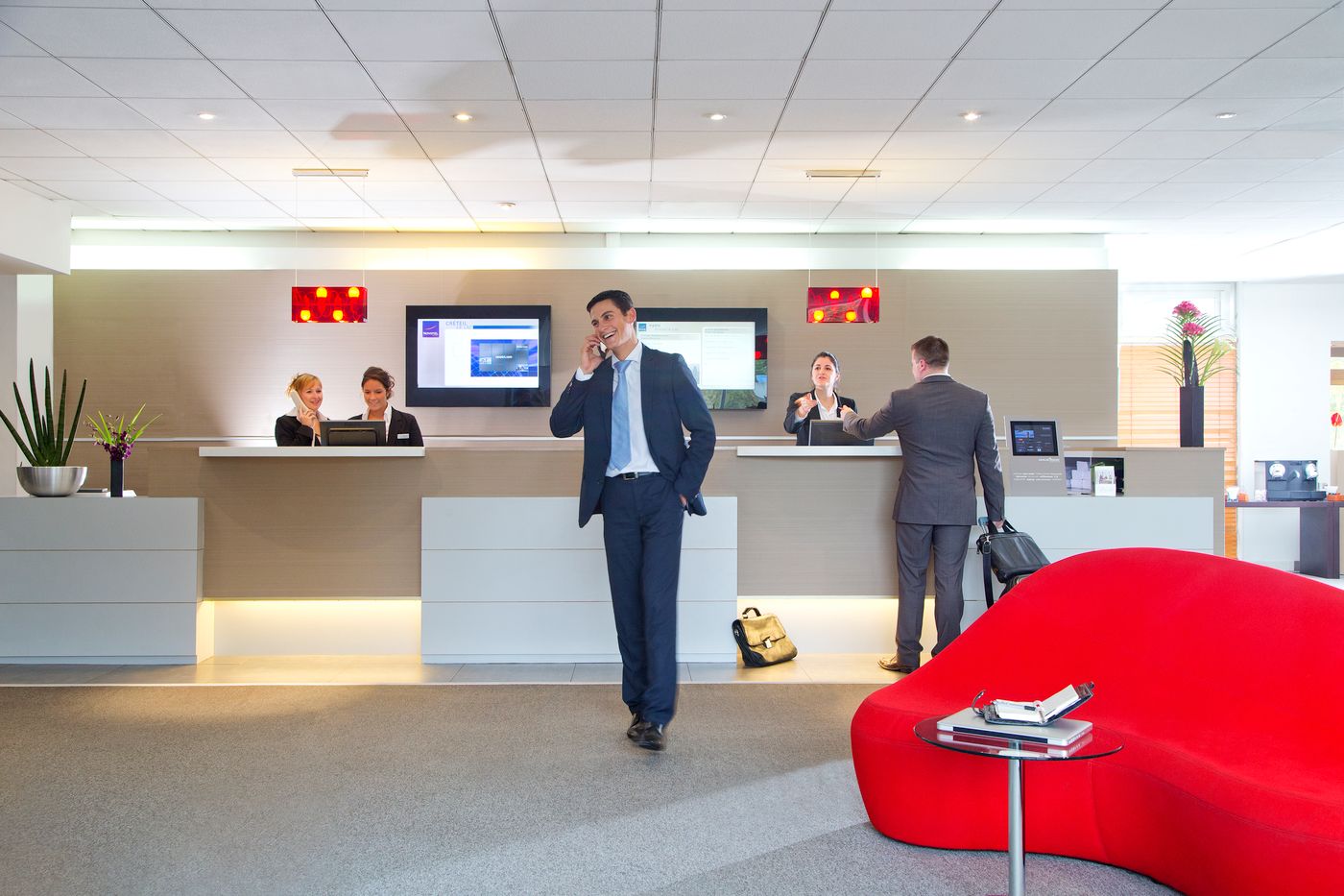 Novotel-Paris-Creteil-Le-Lac-Lobby-19