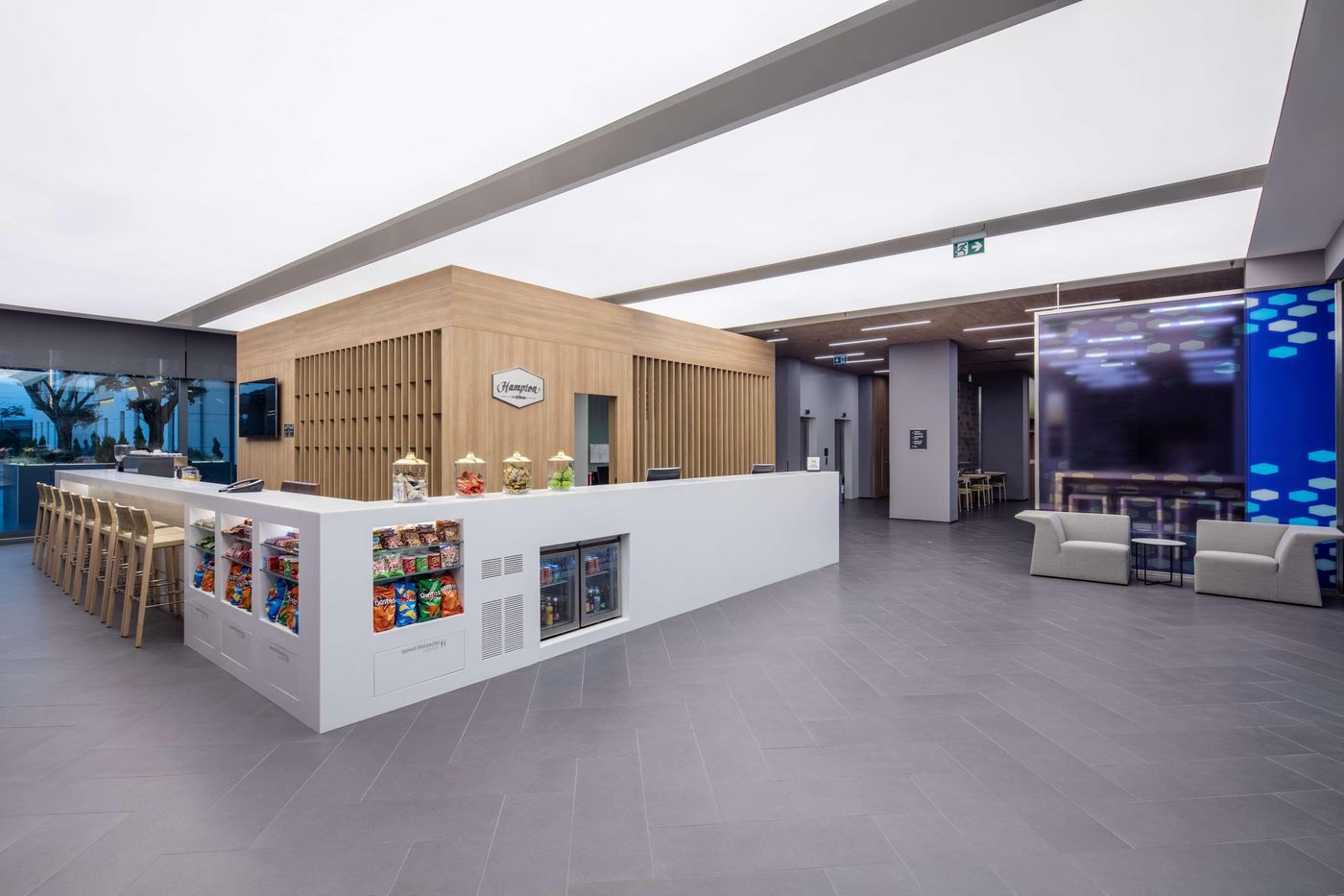 Hampton-by-Hilton-Istanbul-Zeytinburnu-Lobby-11