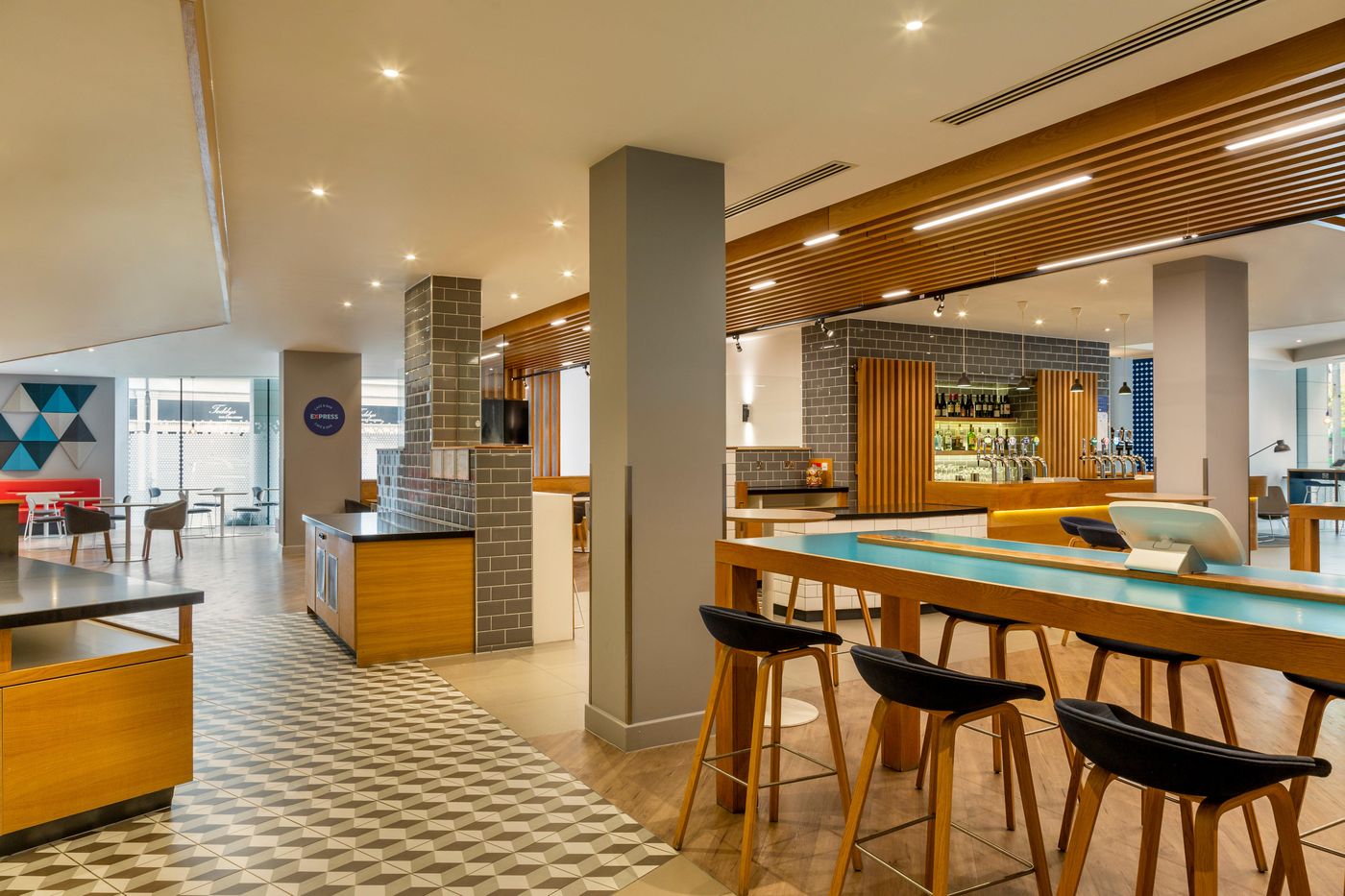 Holiday-Inn-Express-Dublin-City-Centre-Restaurant-13