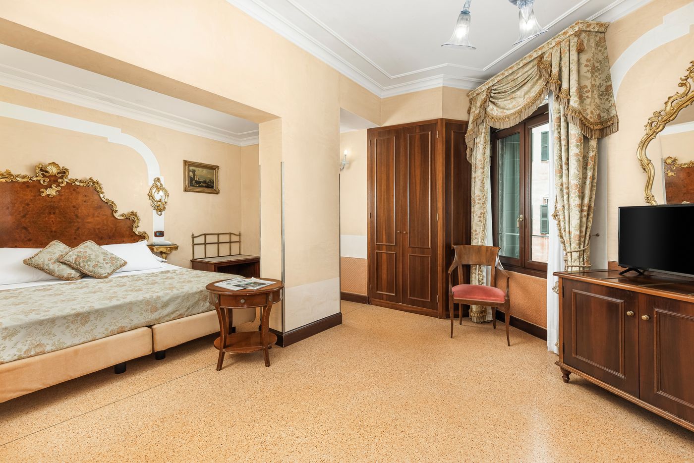 Hotel-San-Moise-Room-18