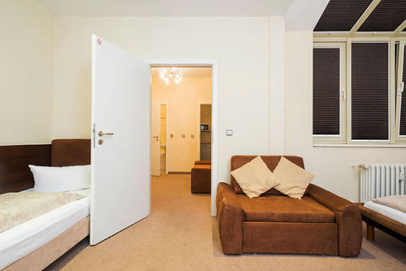 Upper-Room-Hotel-Room-38