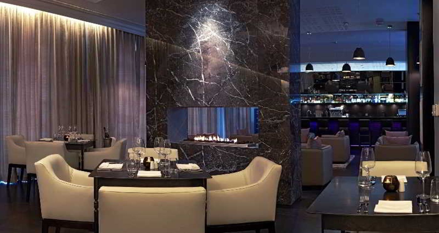 Queen-Victoria-Hotel-by-Newmark-Restaurant-15