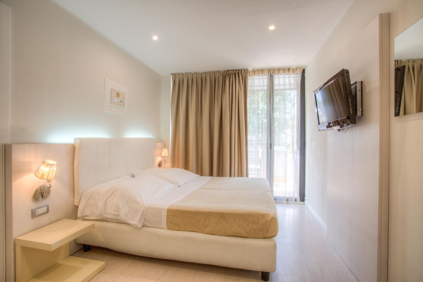 Hotel Ferretti Beach-Italy-RIMINI-Room-8