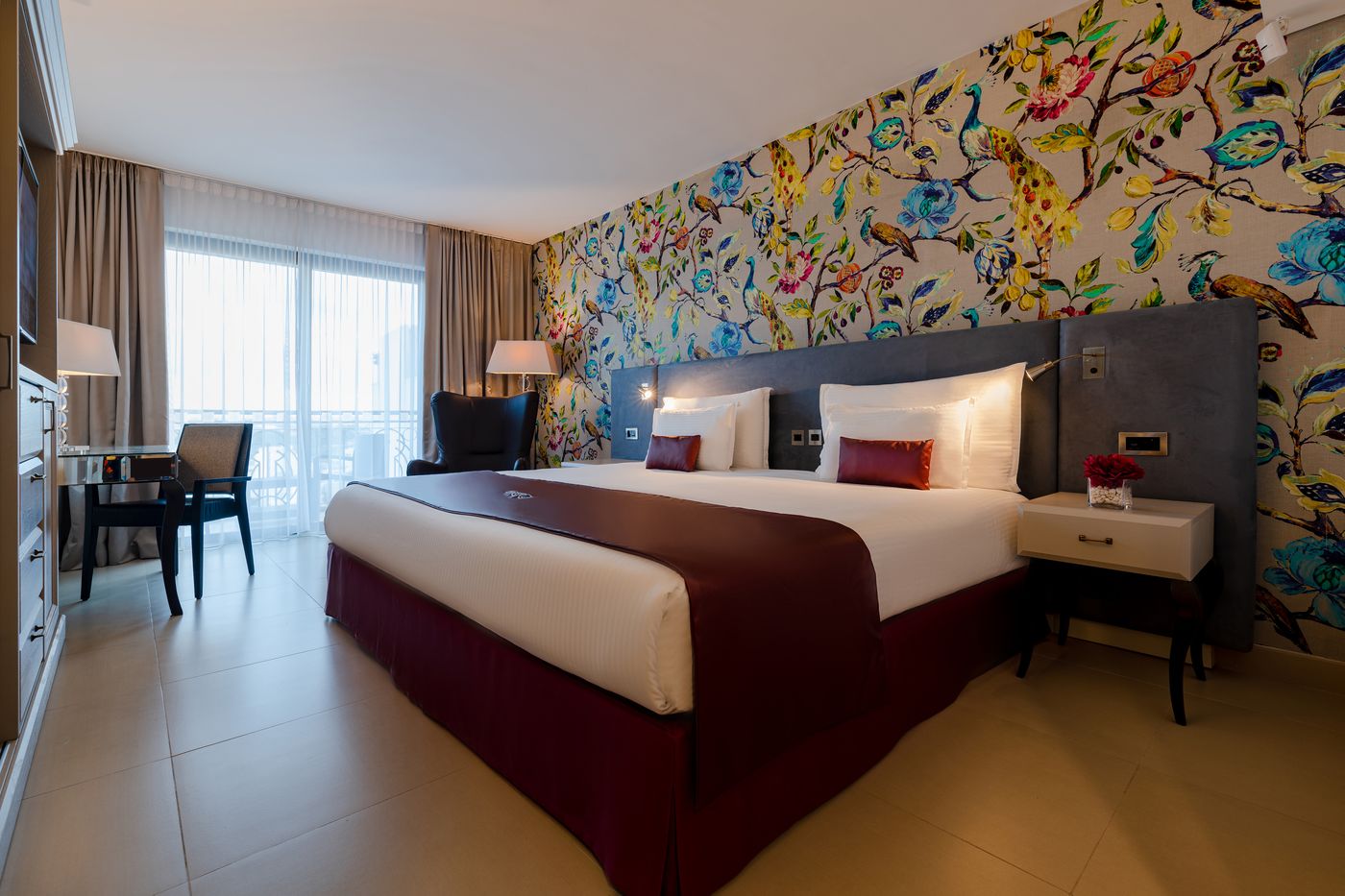 20 AX The Palace - Rooms - Superior Room 1.jpg