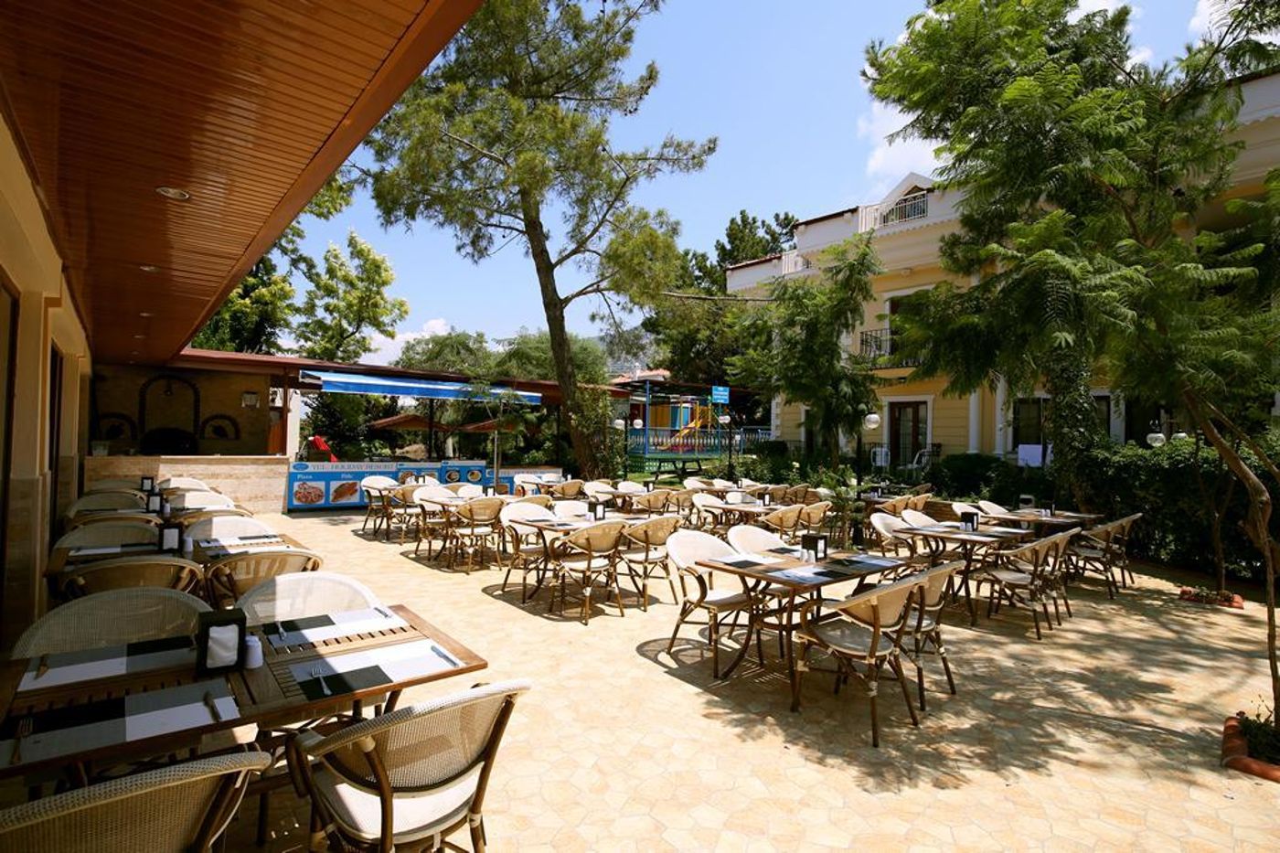 Hotel-Yel-Holiday-Resort-Terrace-32