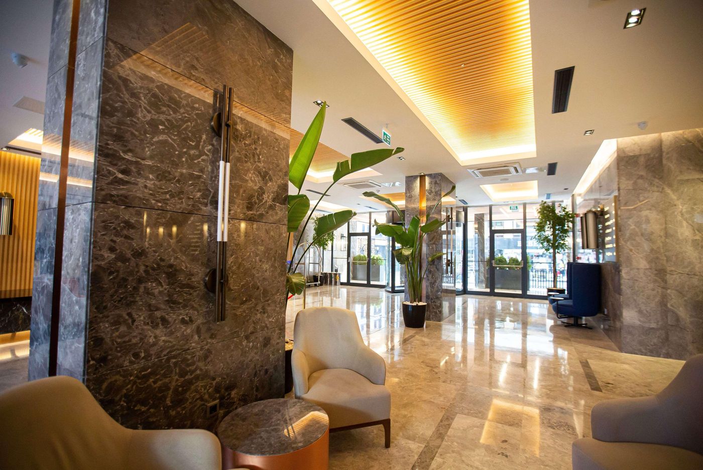 Ramada-Plaza-By-Wyndham-Istanbul-Sultanahmet-Lobby-13