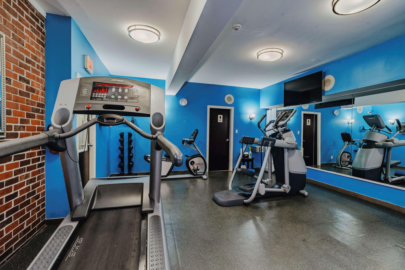 SureStay-Plus-Hotel-by-Best-Western-Coquitlam-Sports-and-Entertainment-56