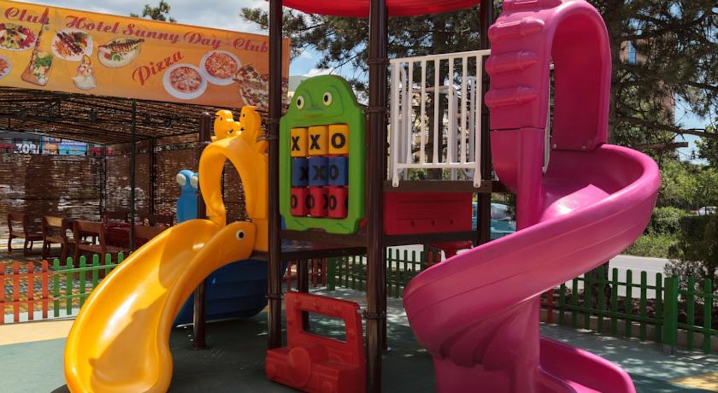 Sunny-Day-Club-Sports-and-Entertainment-15