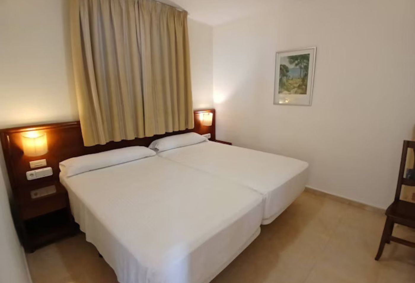 Lloyds-Beach-Club-Room-29